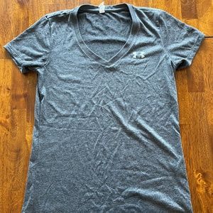 Women's gray Under Armour Heat Gear V-Neck T-shirt size XS
